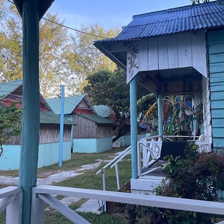 沙滩简易别墅度假村 高龙撒冷岛 外观 照片