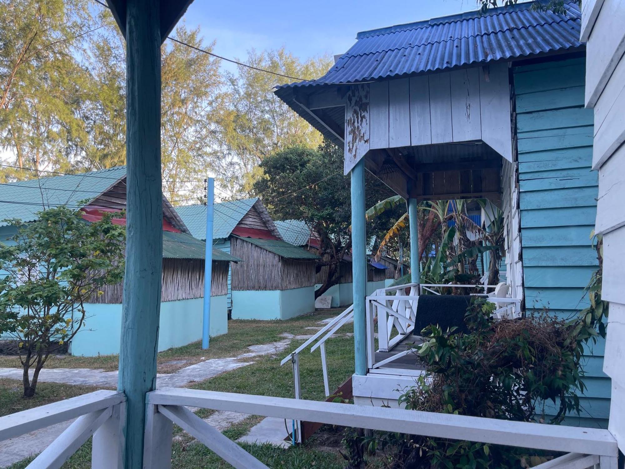 沙滩简易别墅度假村 高龙撒冷岛 外观 照片